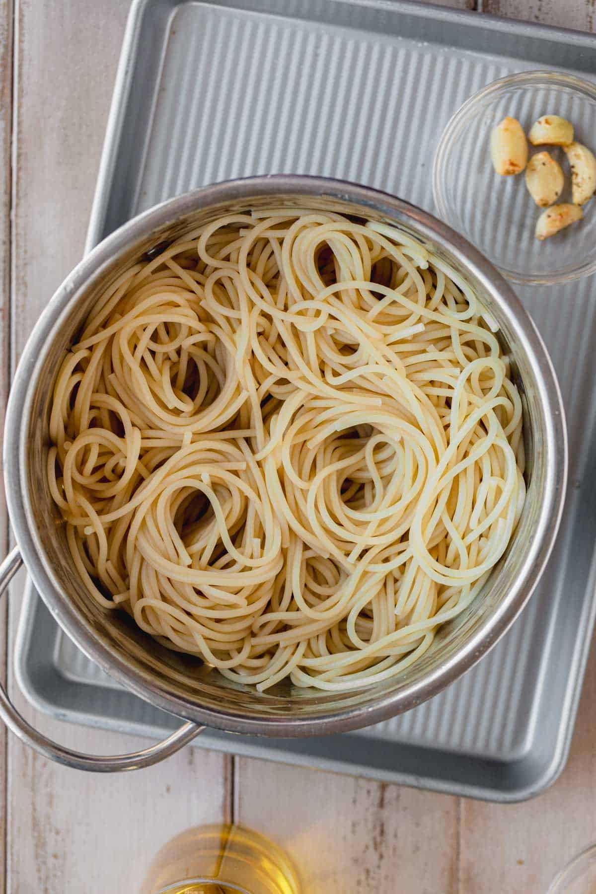 Cooked spaghetti in a colander. 