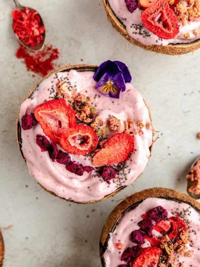 Strawberry Banana Smoothie Bowl