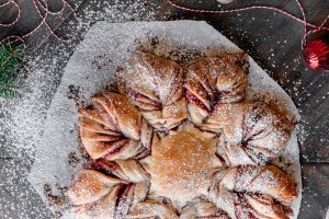 baked raspberry star bread with powdered sugar dusted on top