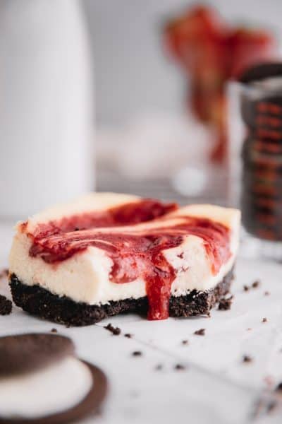 strawberry cheesecake bars with Oreo crust