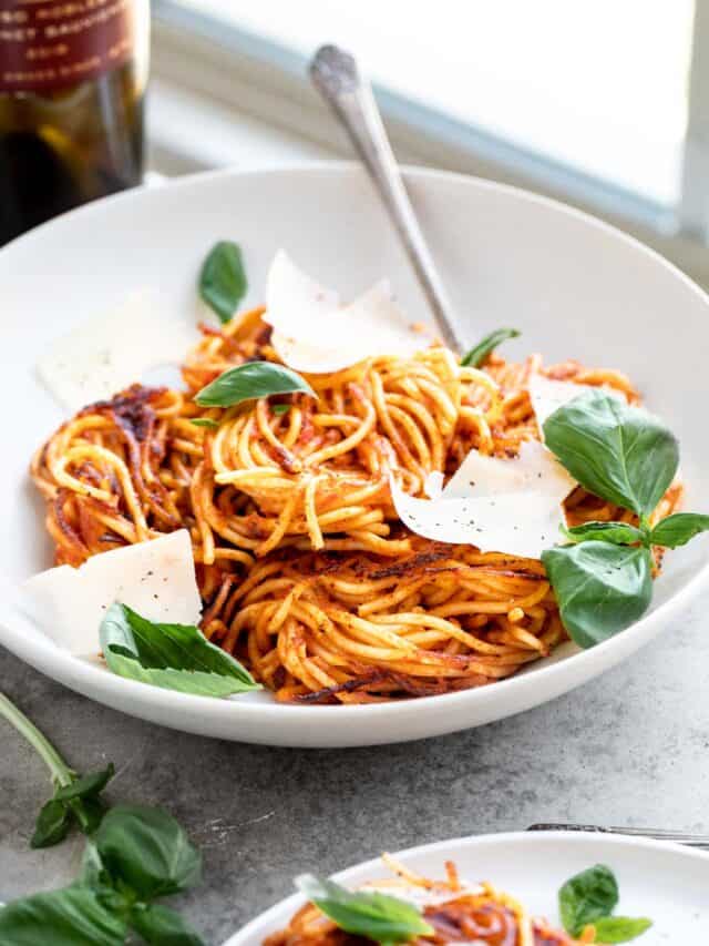 Easy Fried Spaghetti - In Krista's Kitchen//delicious meals and baked goods