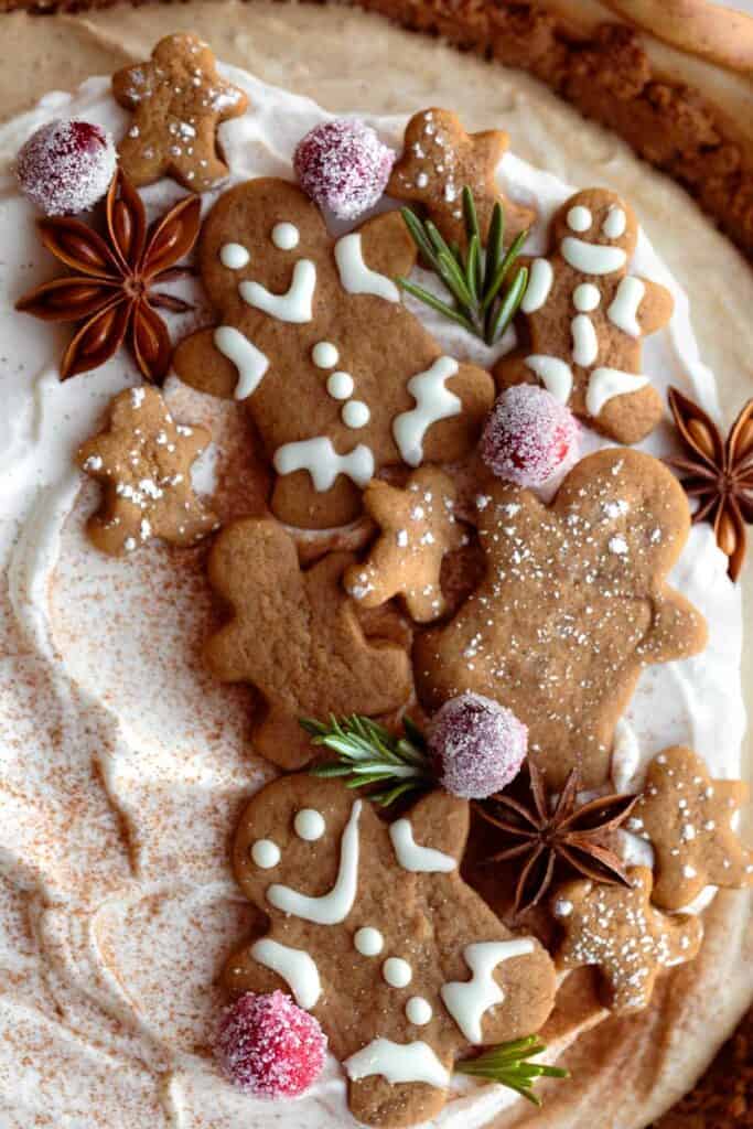 Gingerbread cookies, star anise, sugared cranberries and rosemary on top of the pie as garnish.