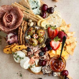 Best crackers for a charcuterie board on a small board.