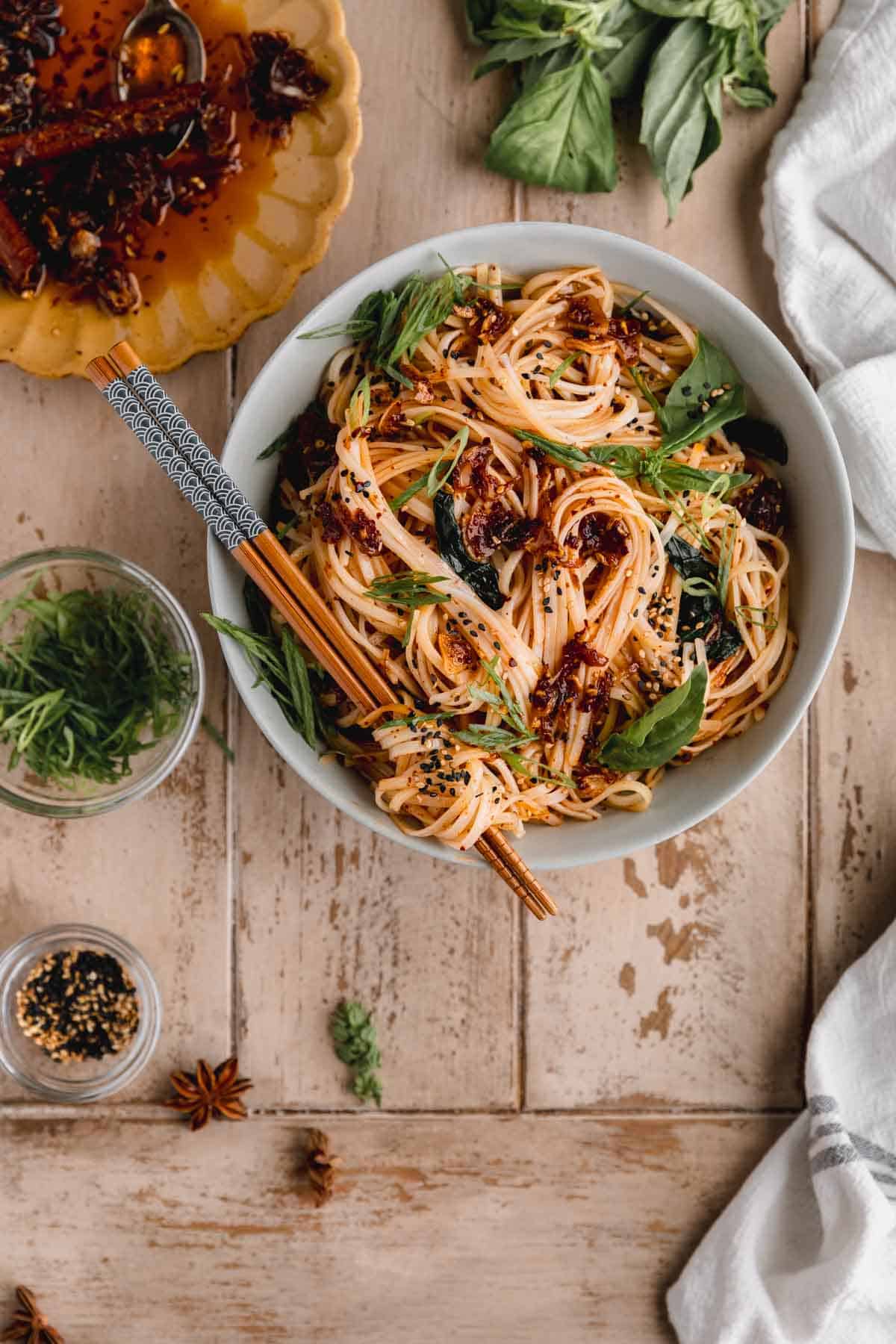 Noodles tossed in garlic chili oil. 